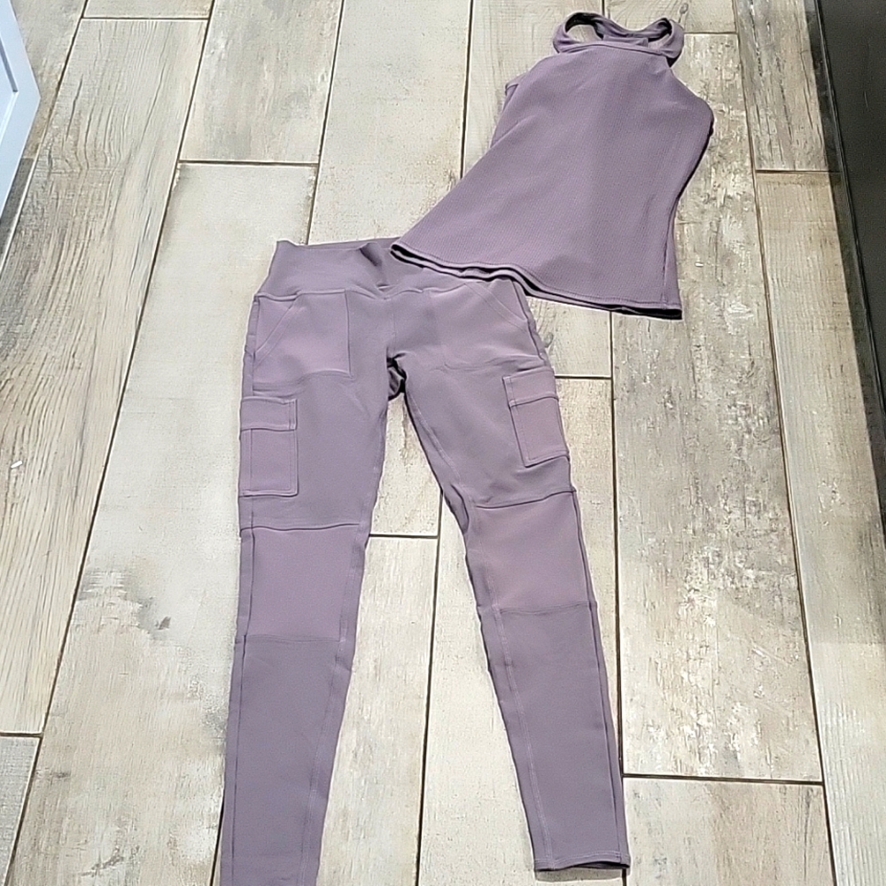 Alo yoga gray top/bottom working out set with support bra inside size small #11